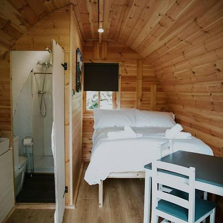 바머스 Pine Cosy Winter Cabin - Hot Tub & Log Burner 아파트 외부 사진