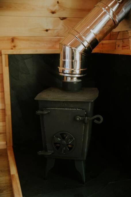 바머스 Pine Cosy Winter Cabin - Hot Tub & Log Burner 아파트 외부 사진