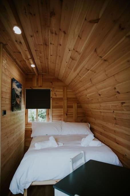 바머스 Pine Cosy Winter Cabin - Hot Tub & Log Burner 아파트 외부 사진